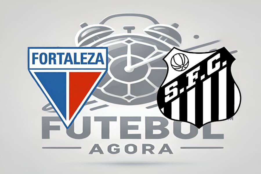 Jogadores de Fortaleza e Santos perfilados no gramado da Arena Castelão antes de jogo decisivo pelo Brasileirão 2025