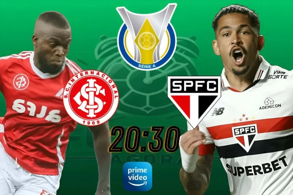 Jogadores de Internacional e São Paulo disputando a bola em campo com as respectivas logos dos clubes.